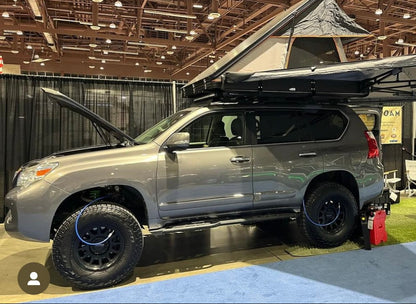 b2b customer - Rack 2 Roam vehicle detailed for show at convention center!